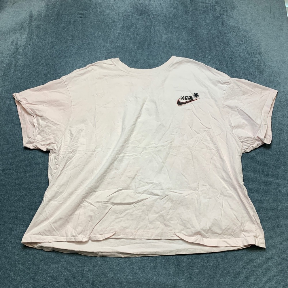 The Nike Tee Shirt Womens 3X Light Pink Loose Fit Graphic Crew Neck Swoosh Logo